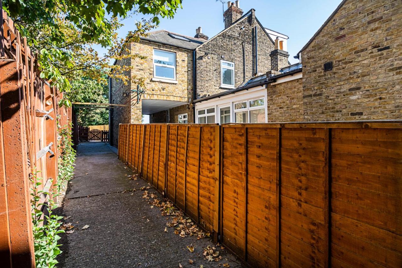 South Woodford 2 Bed En-Suite House Londra Dış mekan fotoğraf